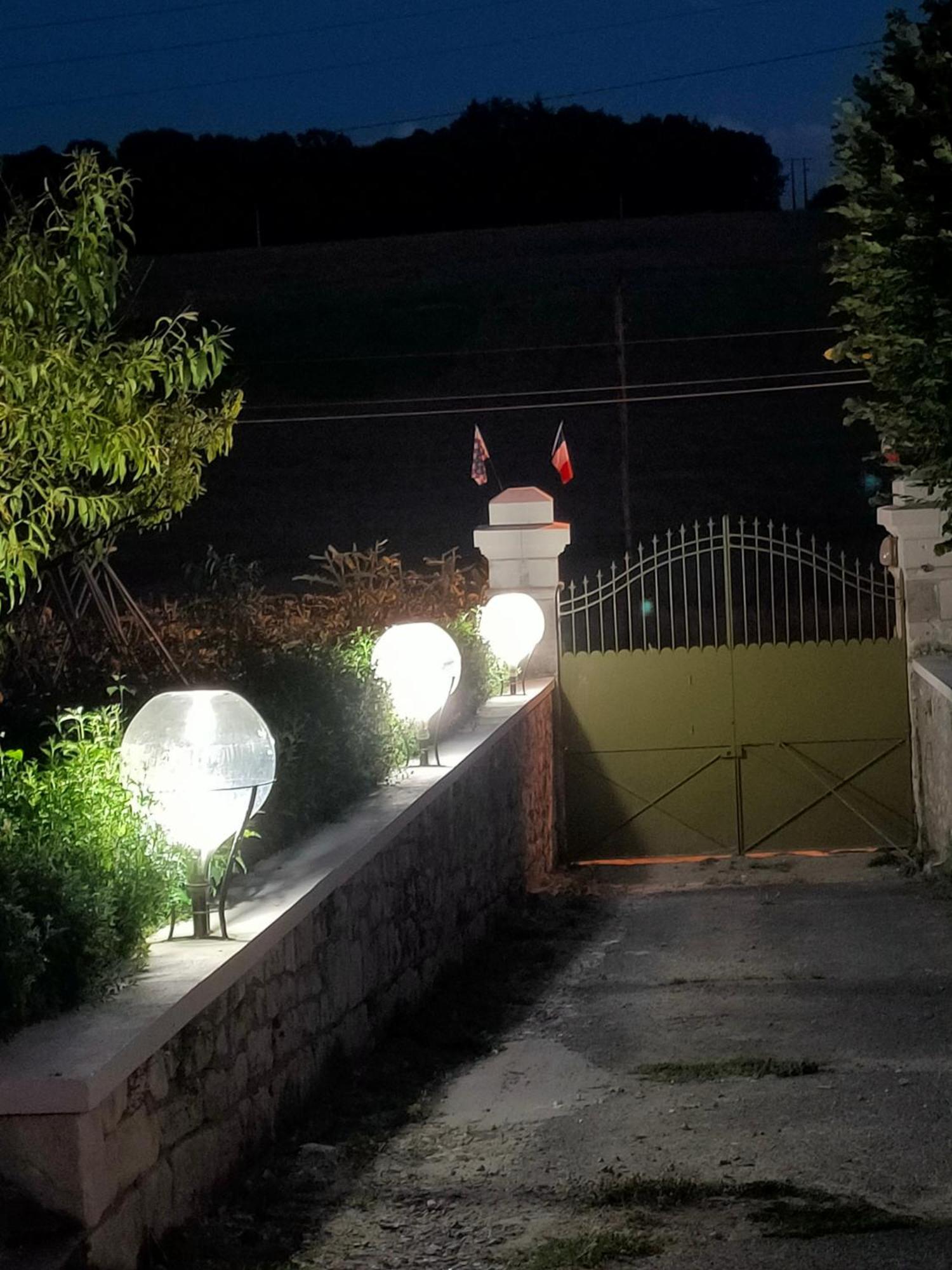 洛什Aux Trois Tilleuls住宿加早餐旅馆 外观 照片